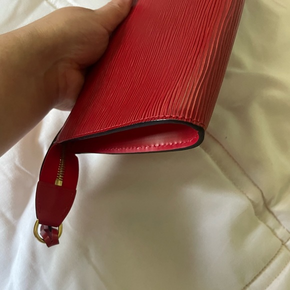 Louis Vuitton Red epi Pochette - Picture 6 of 12